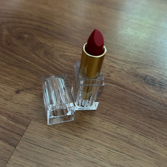 MAC Cosmetics x Charlotte Olympia lipstick in Starlette Scarlett- rare & limited - Picture 1 of 4
